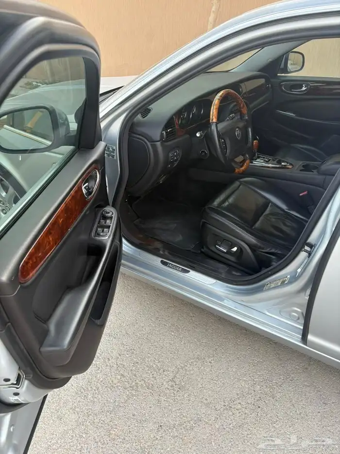 جاكوار JAGUAR XJ 27