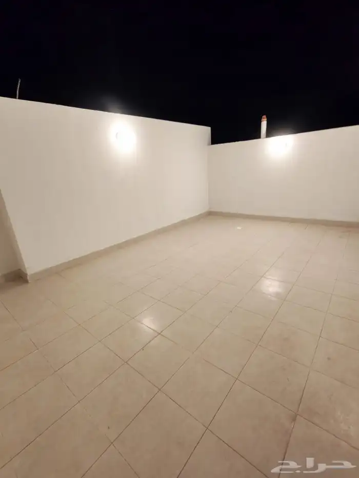 للبيع شقه دور ثاني مع سطح داخلي خاص 15