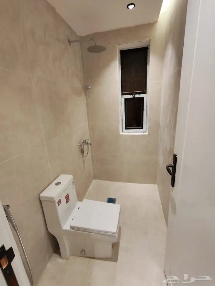 للبيع شقه دور ثاني مع سطح داخلي خاص 8