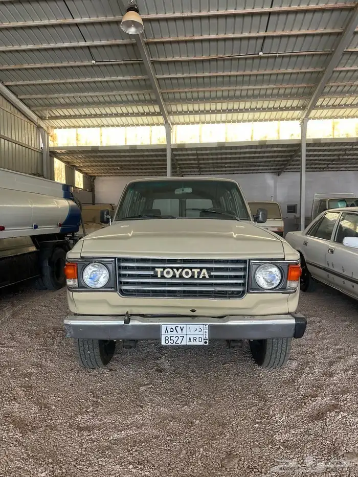 جيب لاند كروزر موديل 85 1