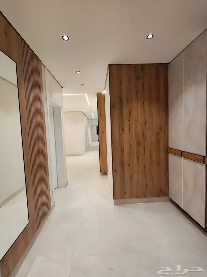 للبيع شقه دور ثاني مع سطح داخلي خاص 9