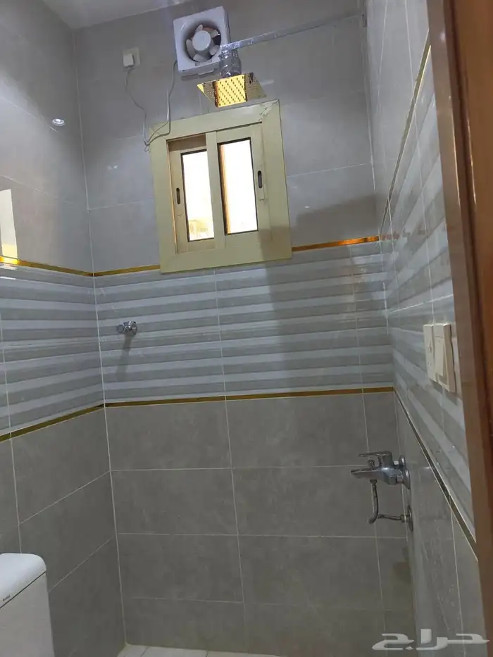 شقه دور اول للايجار حي اليرموك مطبخ راكب 10