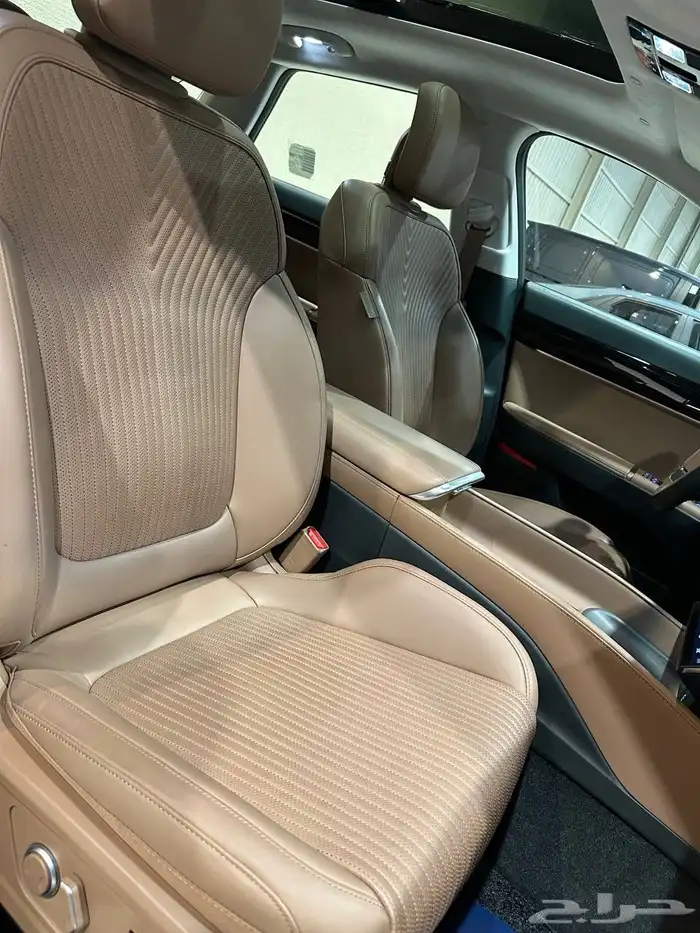 ازيرا كالجرافي 2023 V6 فل كامل . رصد الفخامة 18