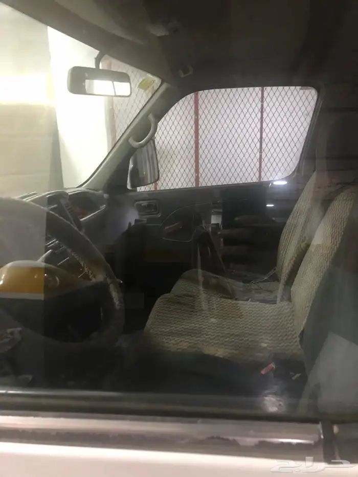 باص نيسان اورفان 4