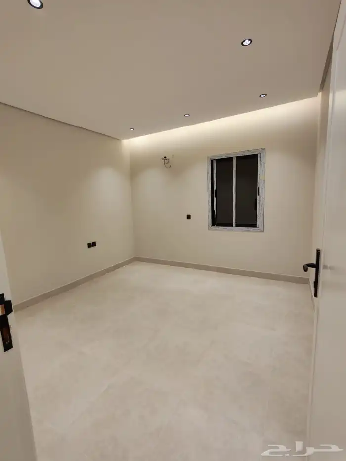 للبيع شقه دور ثاني مع سطح داخلي خاص 12