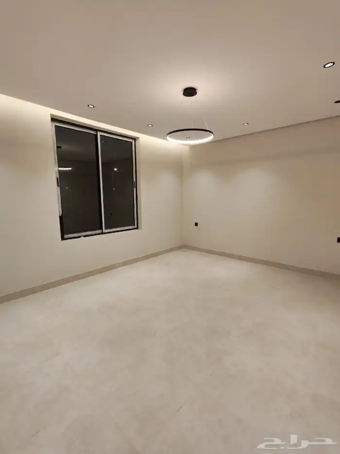 للبيع شقه دور ثاني مع سطح داخلي خاص 3