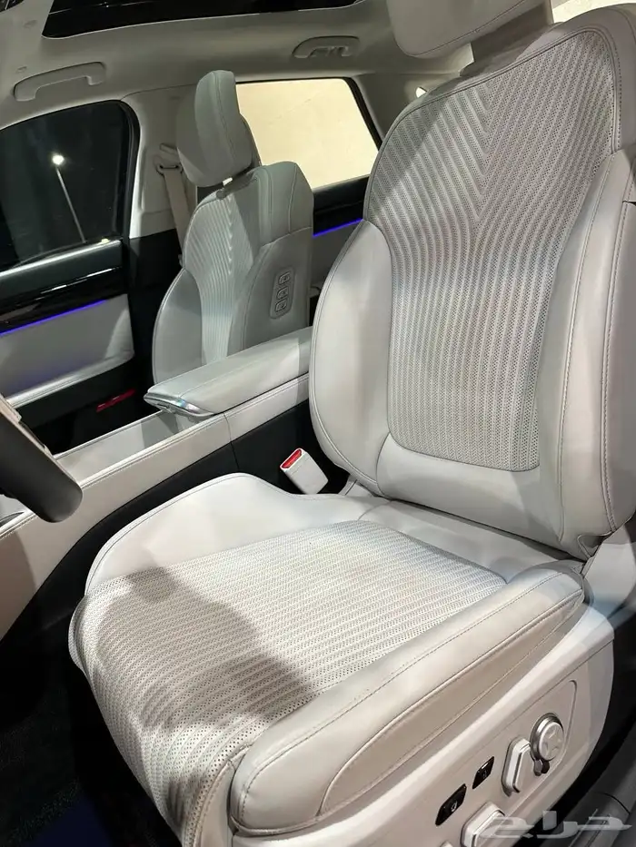 ازيرا 2023 كالجرافي V6 فل كامل . رصد الفخامة 16