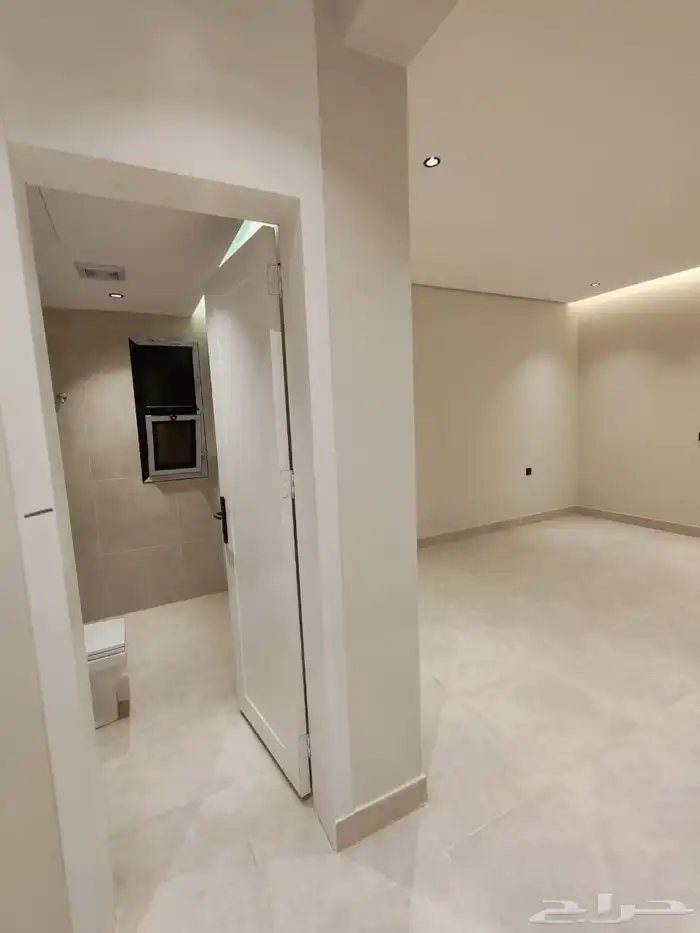 للبيع شقه دور ثاني مع سطح داخلي خاص 1