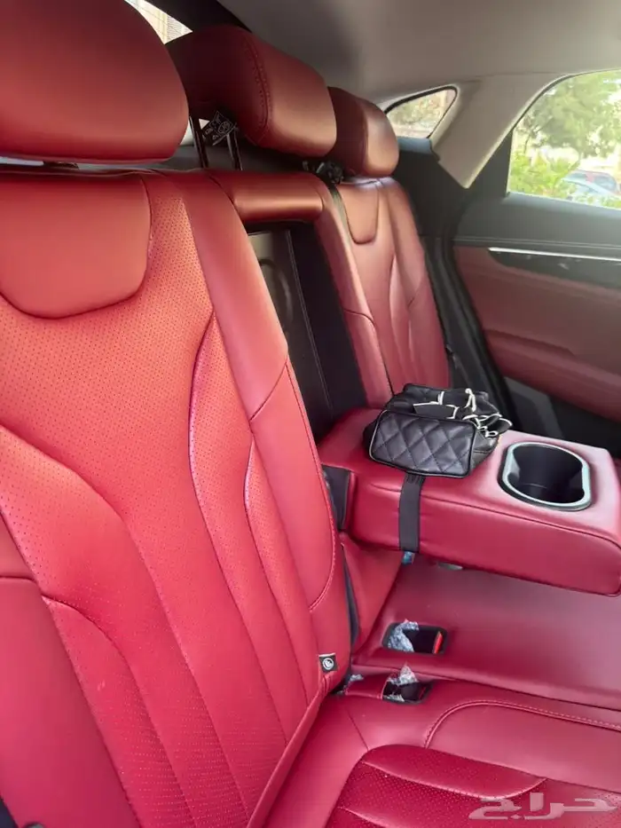 سيارة بحالة ممتازة شانجان CS85 2023 8