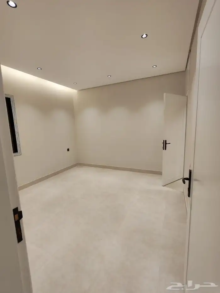 للبيع شقه دور ثاني مع سطح داخلي خاص 10