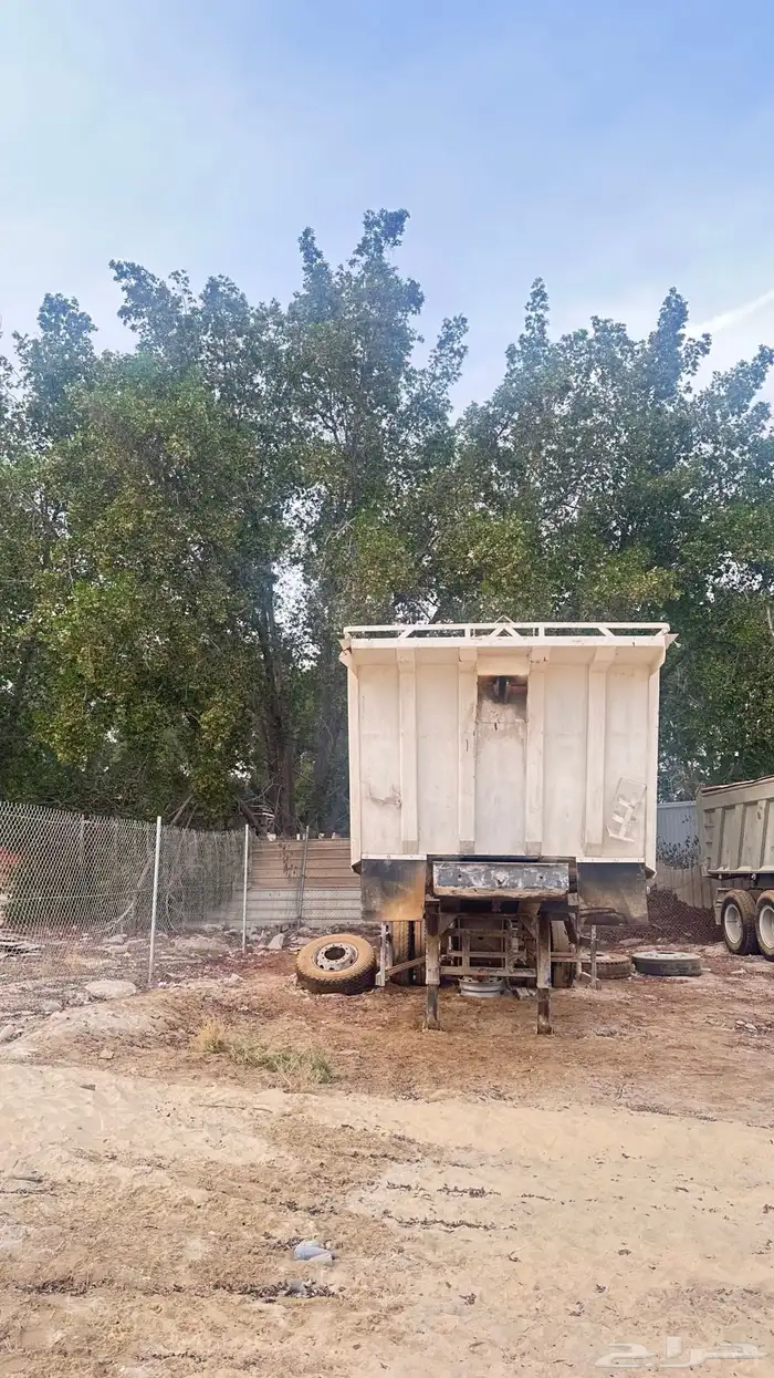 صندوق قلاب نظيف 20متر البيع 13 0