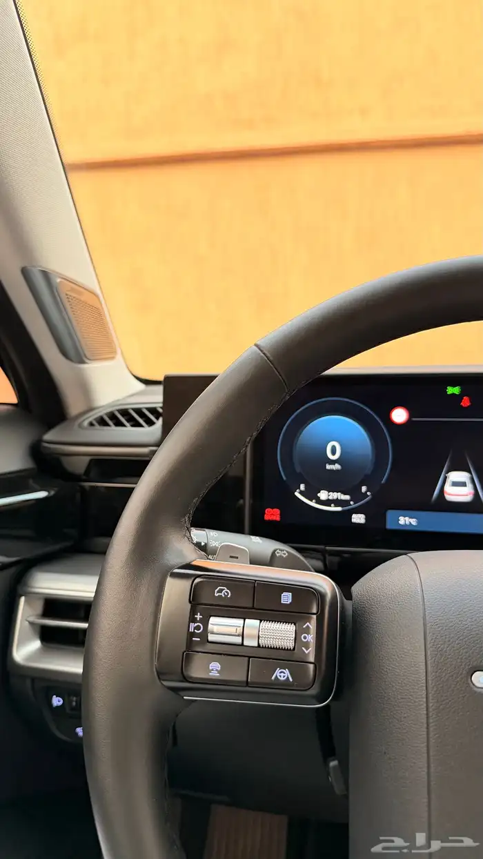 ازيرا 2023 ( بنزين 6V ) فل كامل بحالة الوكالة 14