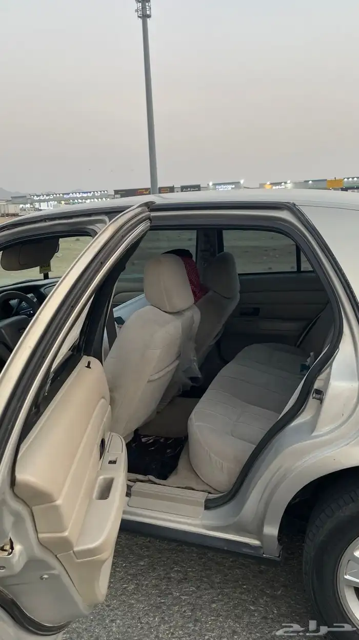 فورد فكتوريا 2011 4