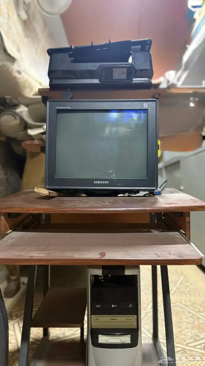 الجهاز ما يشتغل الي يبيه قطع يكلمني. الطاوله معه 0