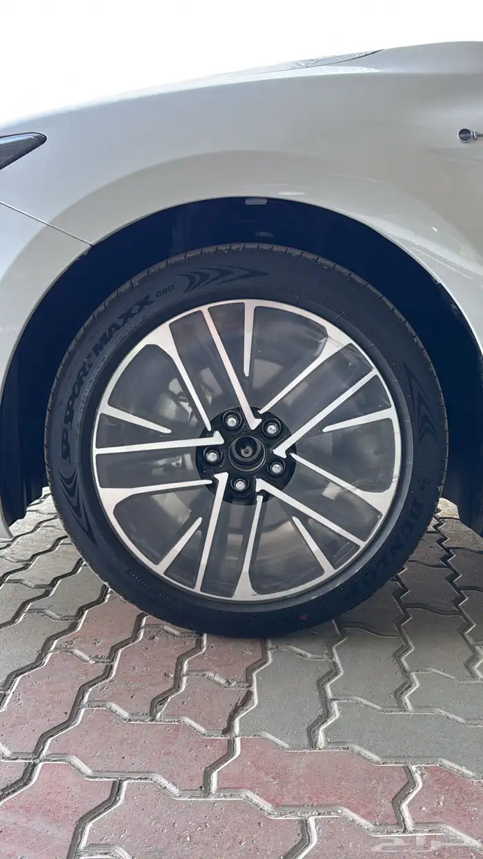 تويوتا كامري LE هايبرد 2025 4