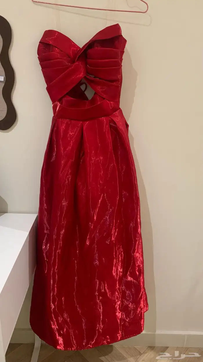 قابل للتفاوض فستان لم يلبس الا مره وحده 0