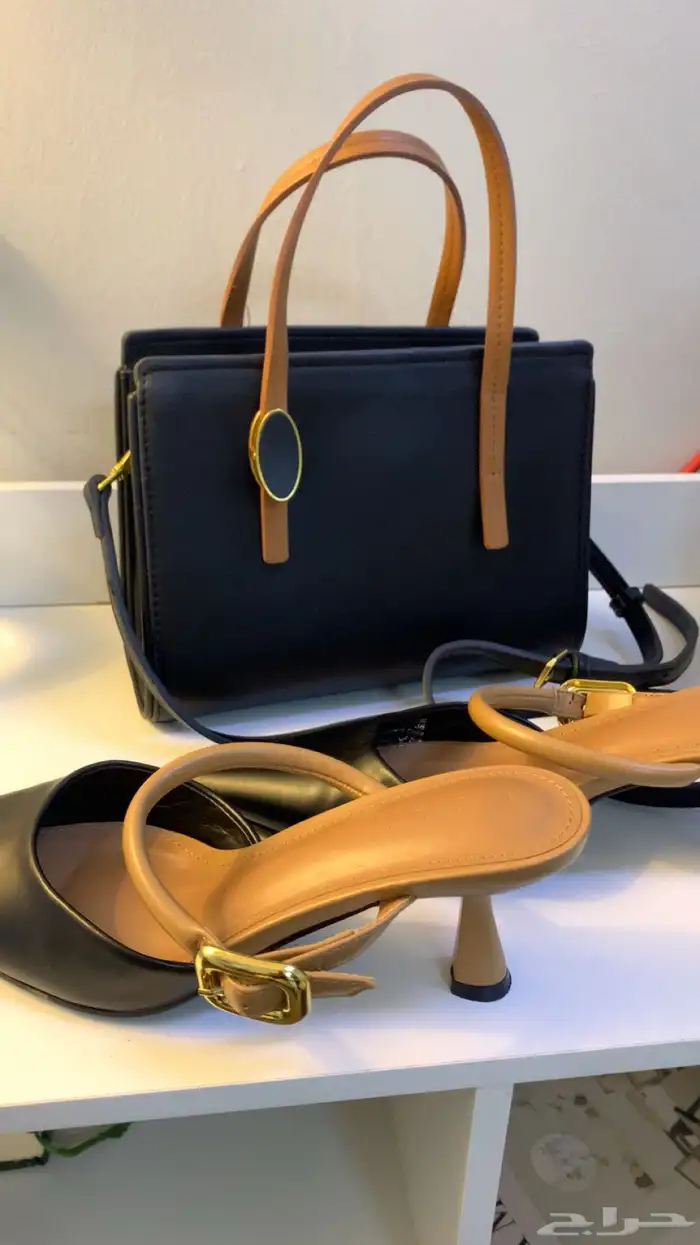 طقم شنطة و كعب نسائي براند معروف 1