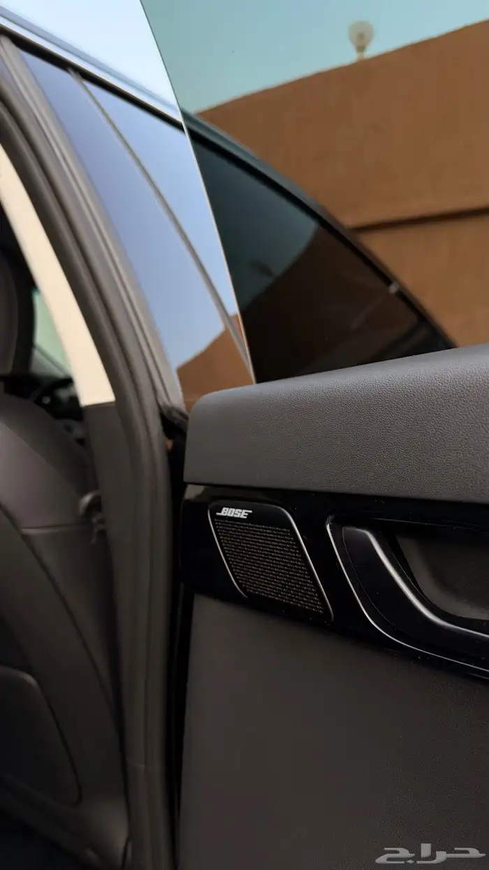 ازيرا 2023 ( بنزين 6V ) فل كامل بحالة الوكالة 31