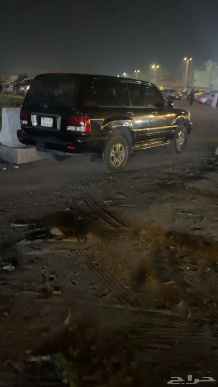 جيب لكزس نضيف وعليه موجز وذكر الله . 1