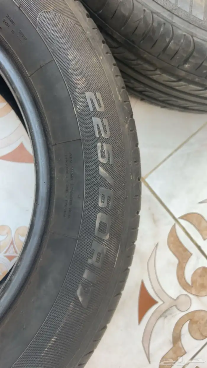 اثنين كفرات نضيفه مقاس 225 600 R17 4