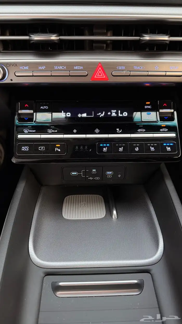 ازيرا 2023 ( بنزين 6V ) فل كامل بحالة الوكالة 22