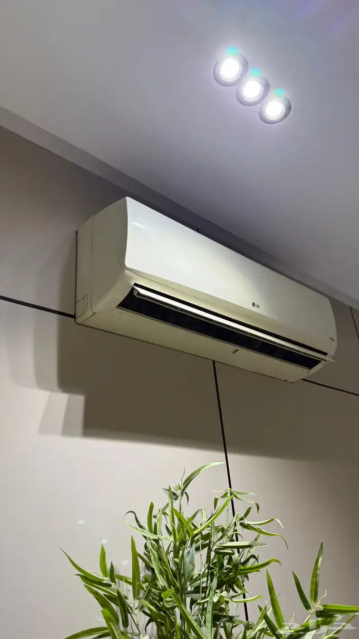 مكيف LG للبيع استخدام ممتاز ما عدا الكمبرسر 1