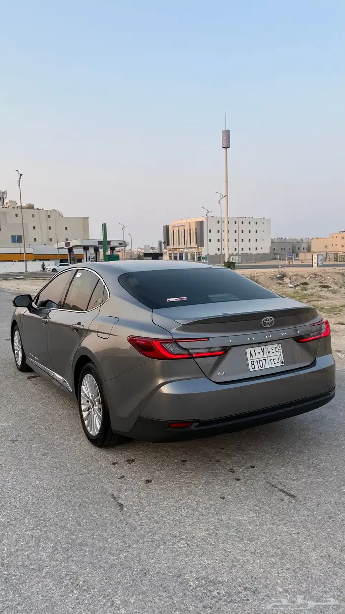 للبيع كامري 2025 LE بنزين - عداد 30 الف 8