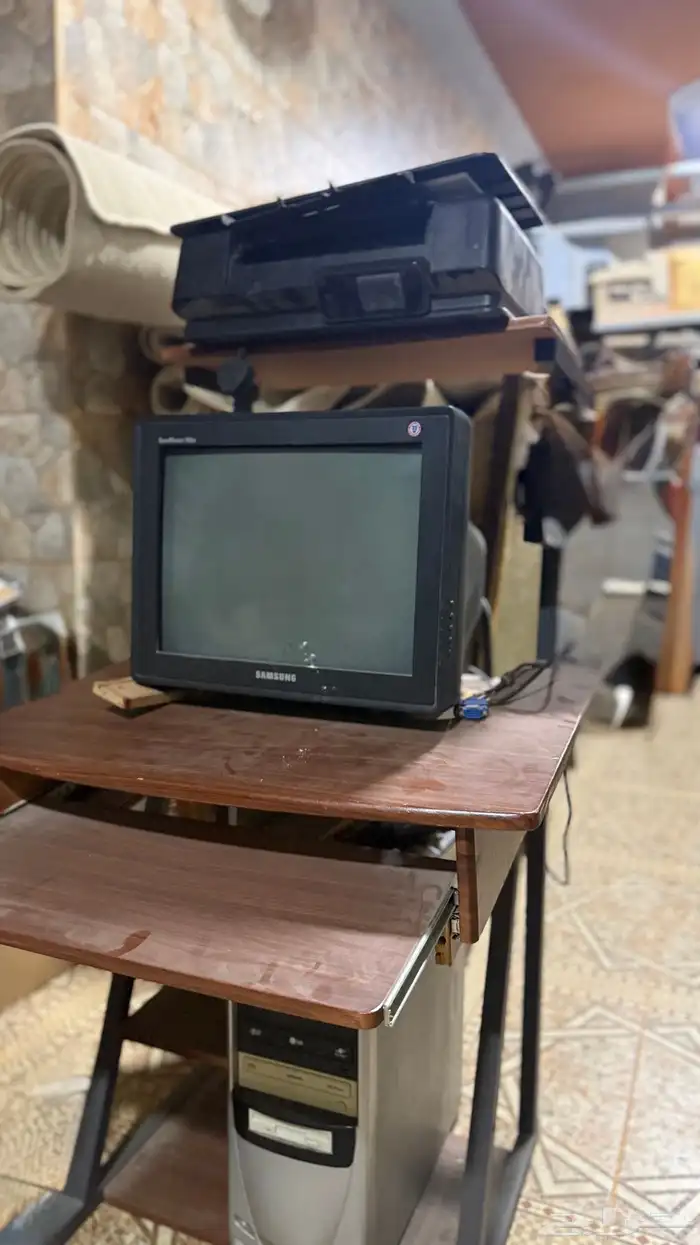 الجهاز ما يشتغل الي يبيه قطع يكلمني. الطاوله معه 1