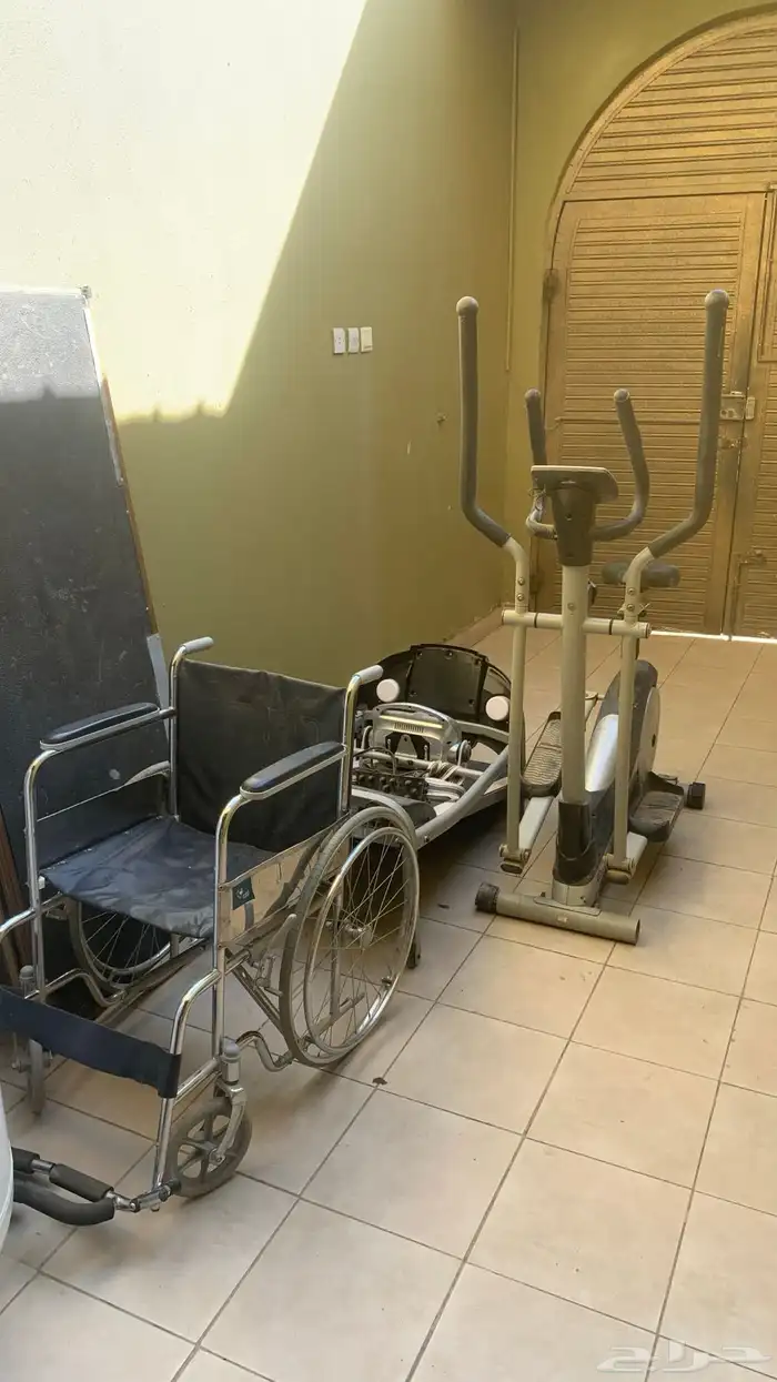 كرسي متحرك وسير وستب ماشين جميعها للبيع 0