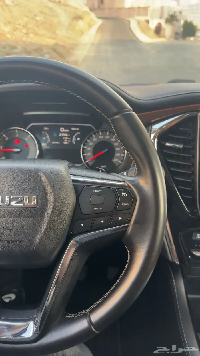 ايسوزو MUX (دبل) 2023 فل كامل ( بحالة الوكالة ) خالي من الرش 44