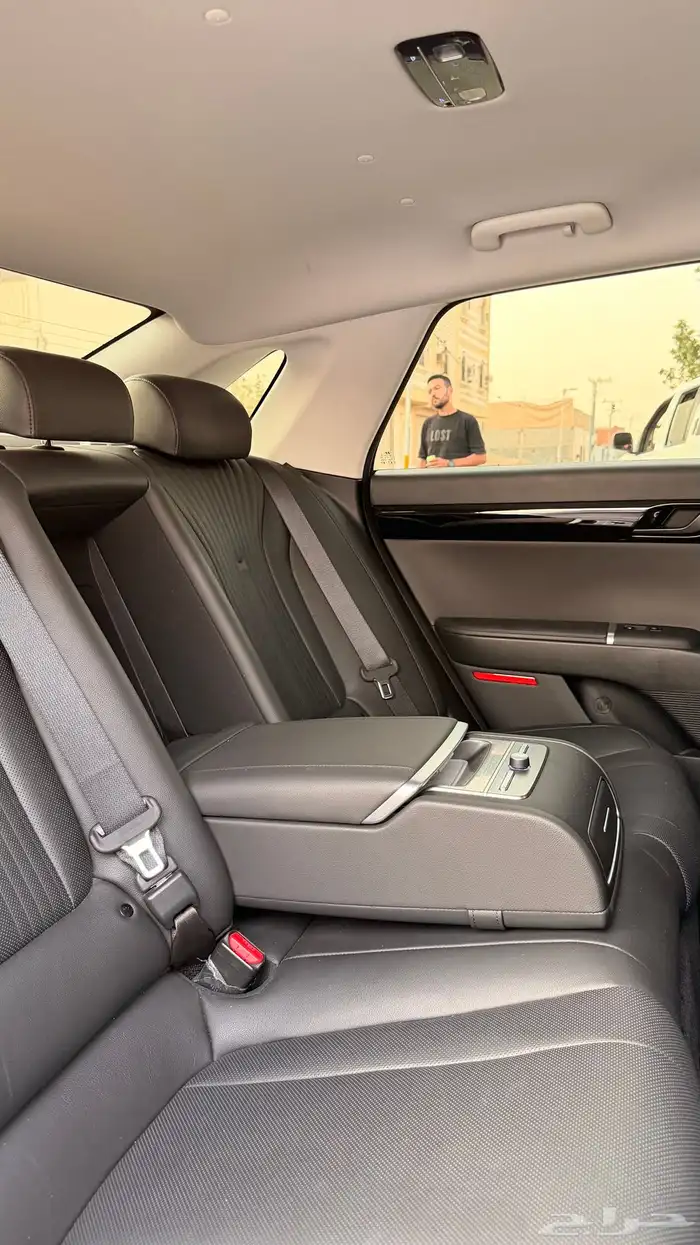 ازيرا 2023 ( بنزين 6V ) فل كامل بحالة الوكالة 27