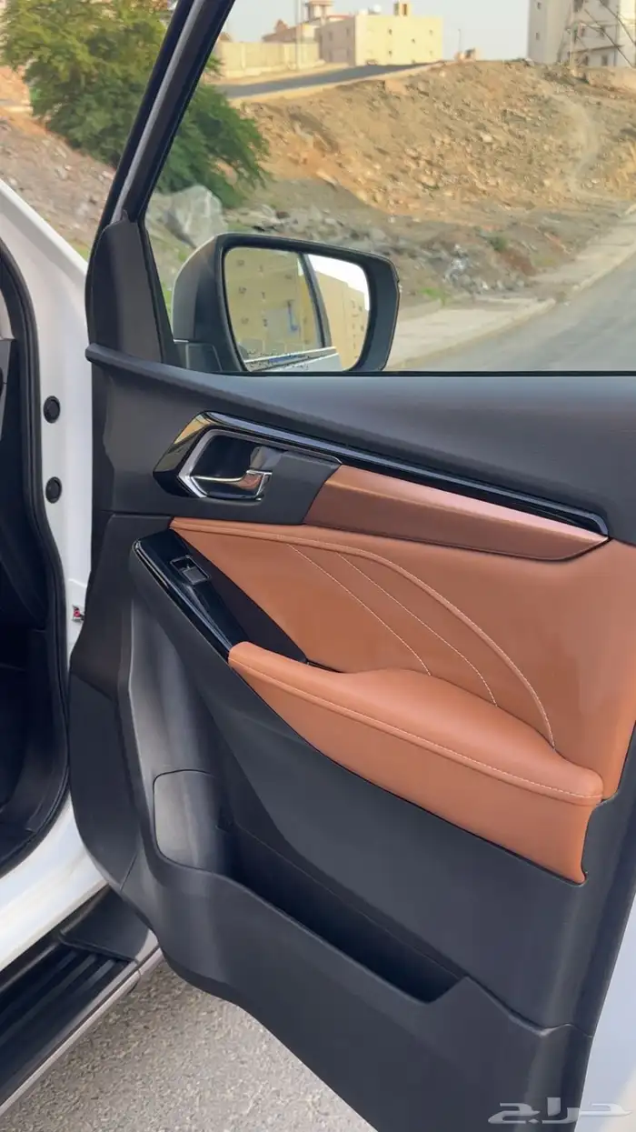 ايسوزو MUX (دبل) 2023 فل كامل ( بحالة الوكالة ) خالي من الرش 33