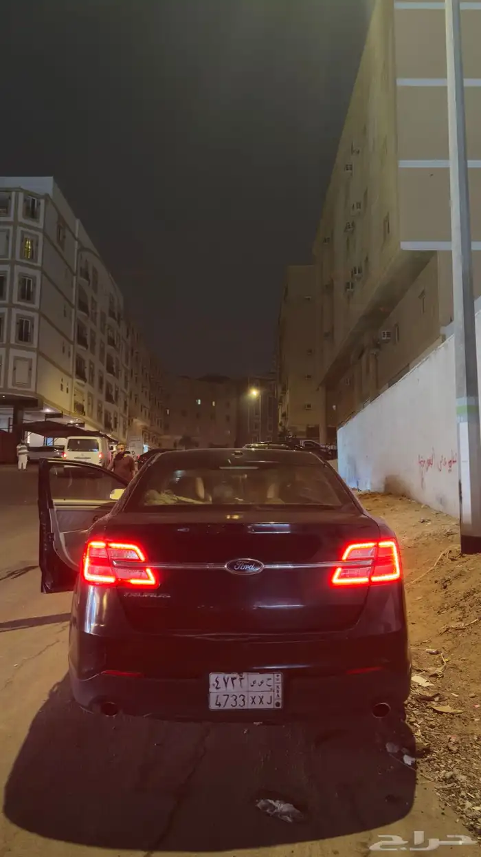 للبيع فورد تورس 2014 لون اسود 3