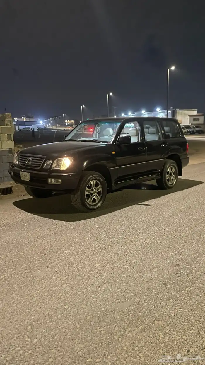 جيب لكزس نضيف وعليه موجز وذكر الله . 10