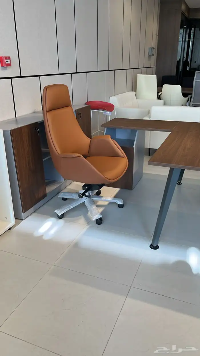 مكتب إداري فاخر   تصميم مودرن راق  مناسب للشركات الناشئة 5