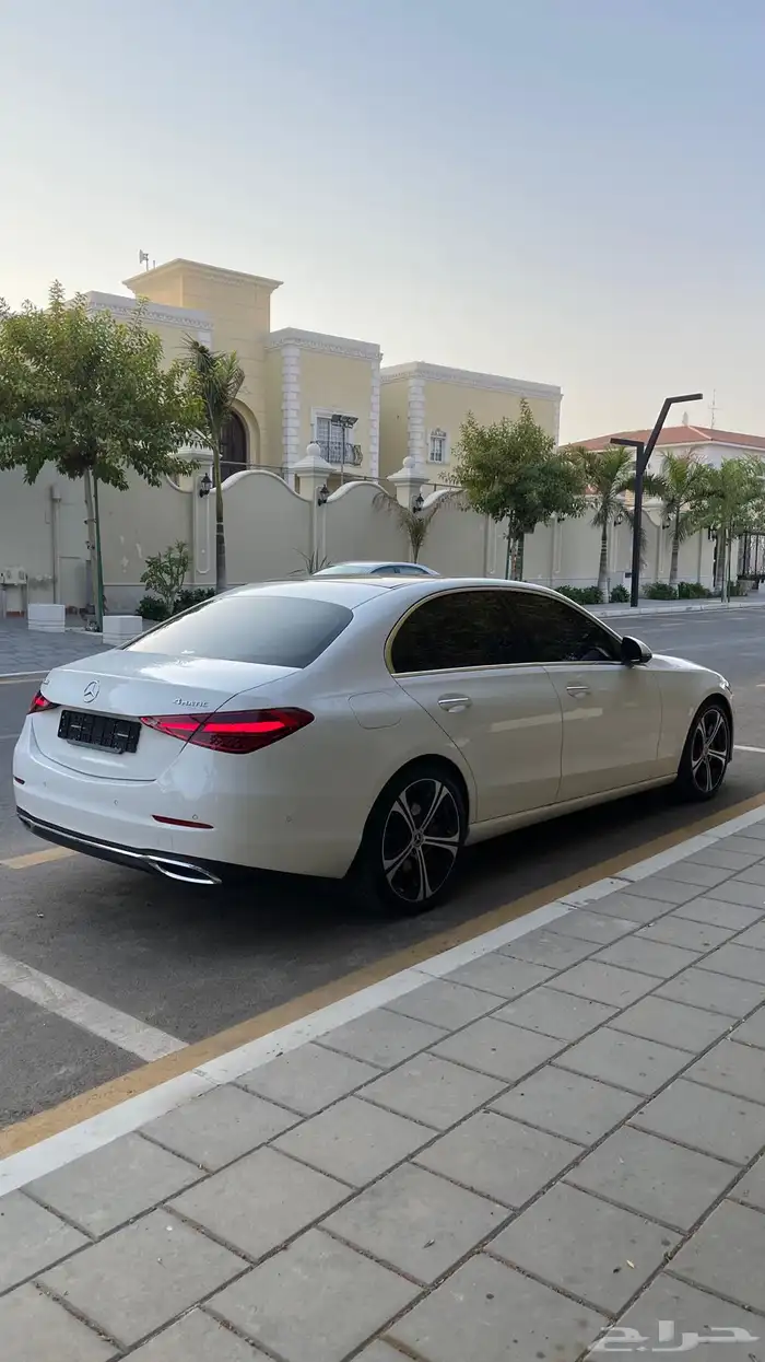 مرسيدس c300 2024 بحالة الوكالة 4