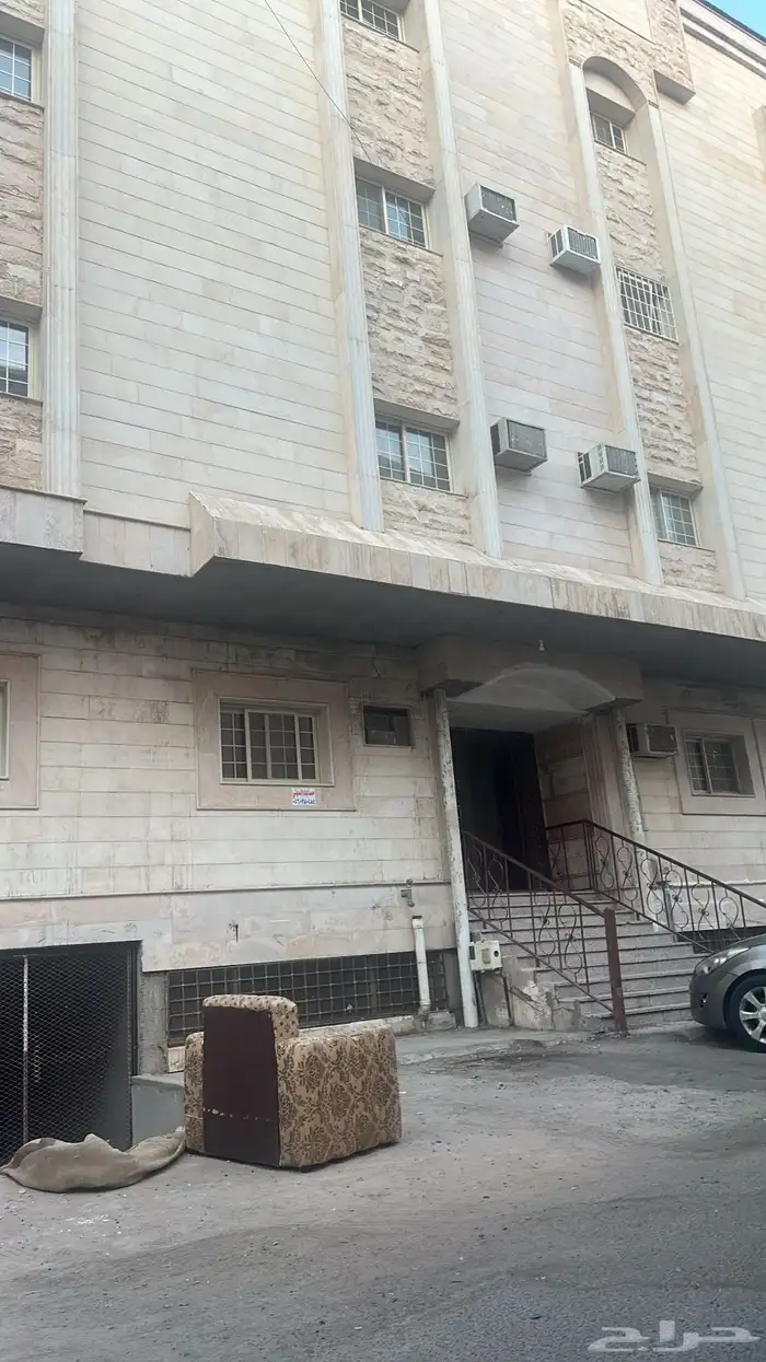 مطلوب شقه بحي العريض ثلاث بصاله واسعه او اربعه تكون نظيفه 0