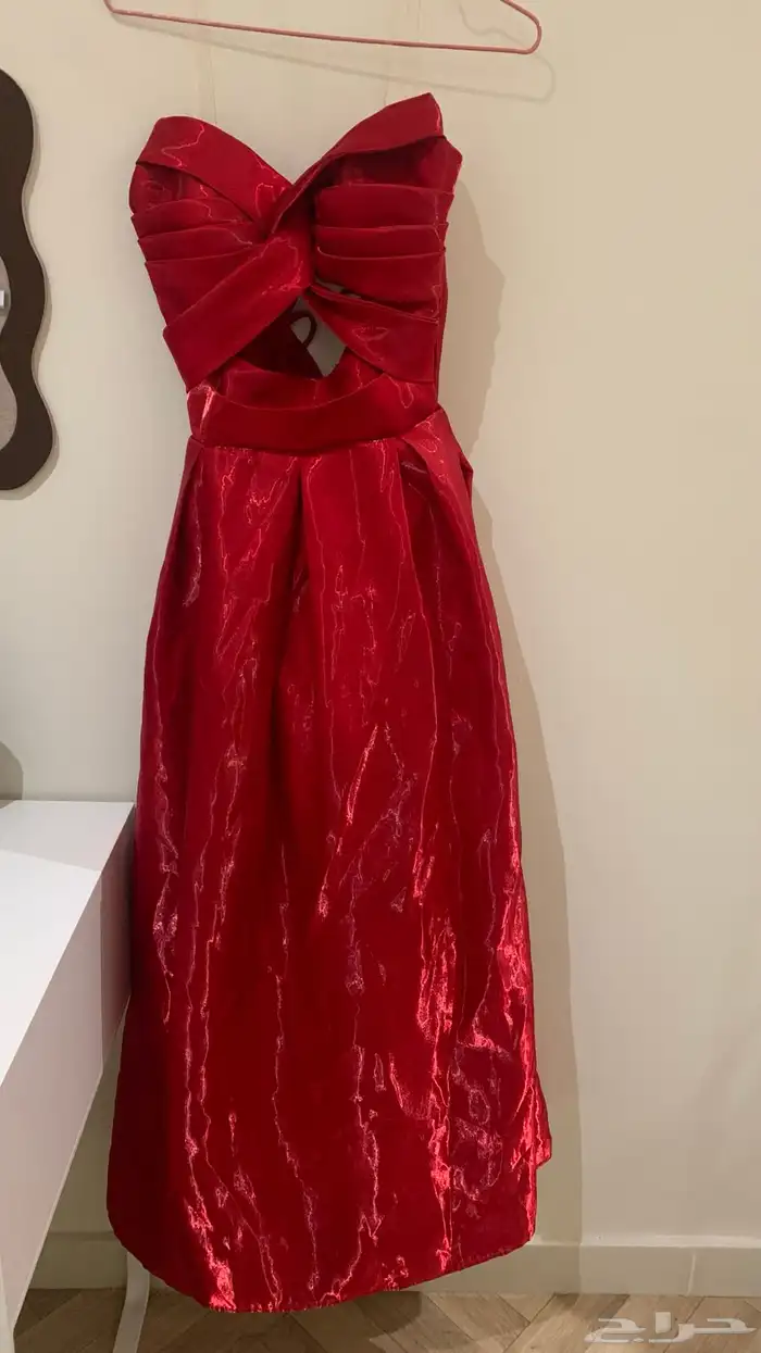 قابل للتفاوض فستان لم يلبس الا مره وحده 1