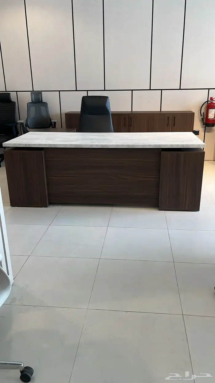 مكتب إداري فاخر   تصميم مودرن راق  مناسب للشركات الناشئة 0