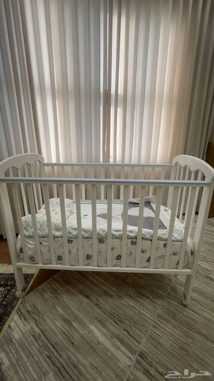 سرير اطفال 1