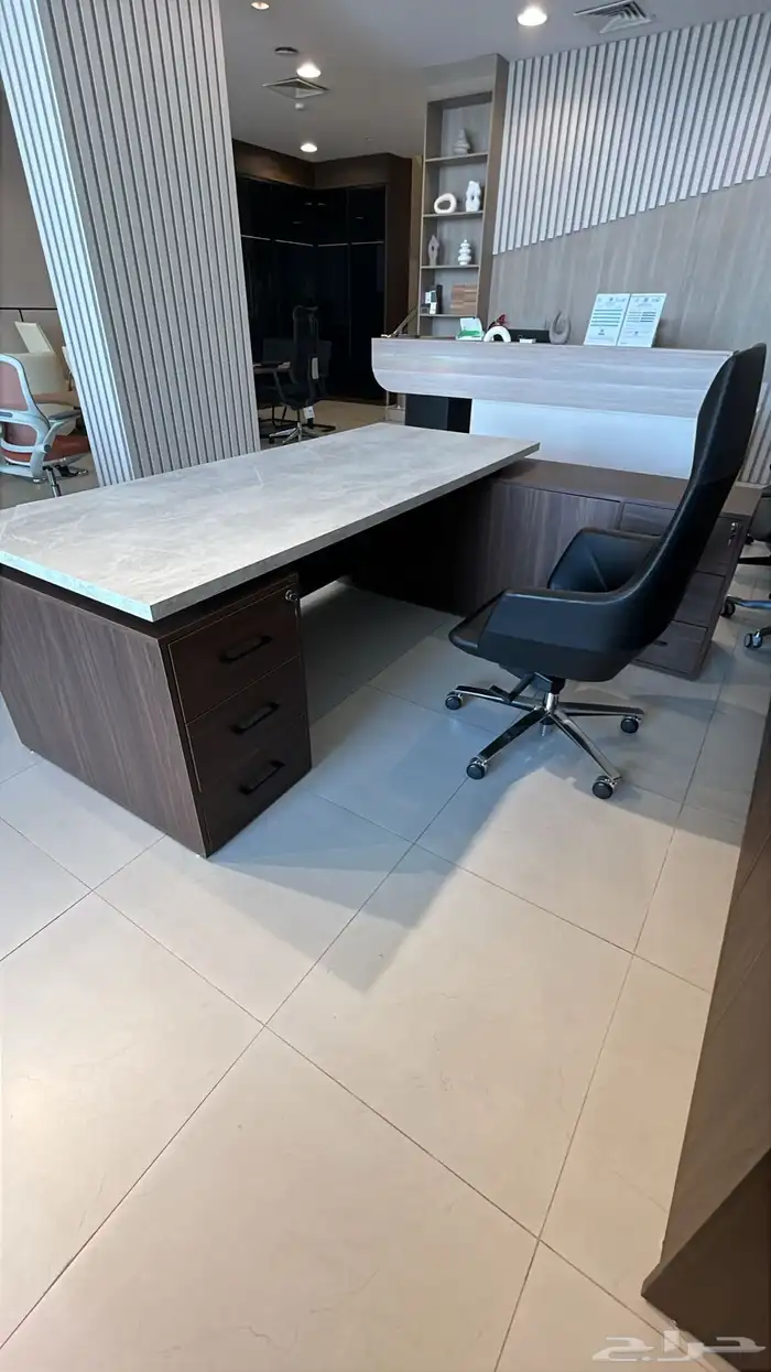 مكتب إداري فاخر   تصميم مودرن راق  مناسب للشركات الناشئة 3