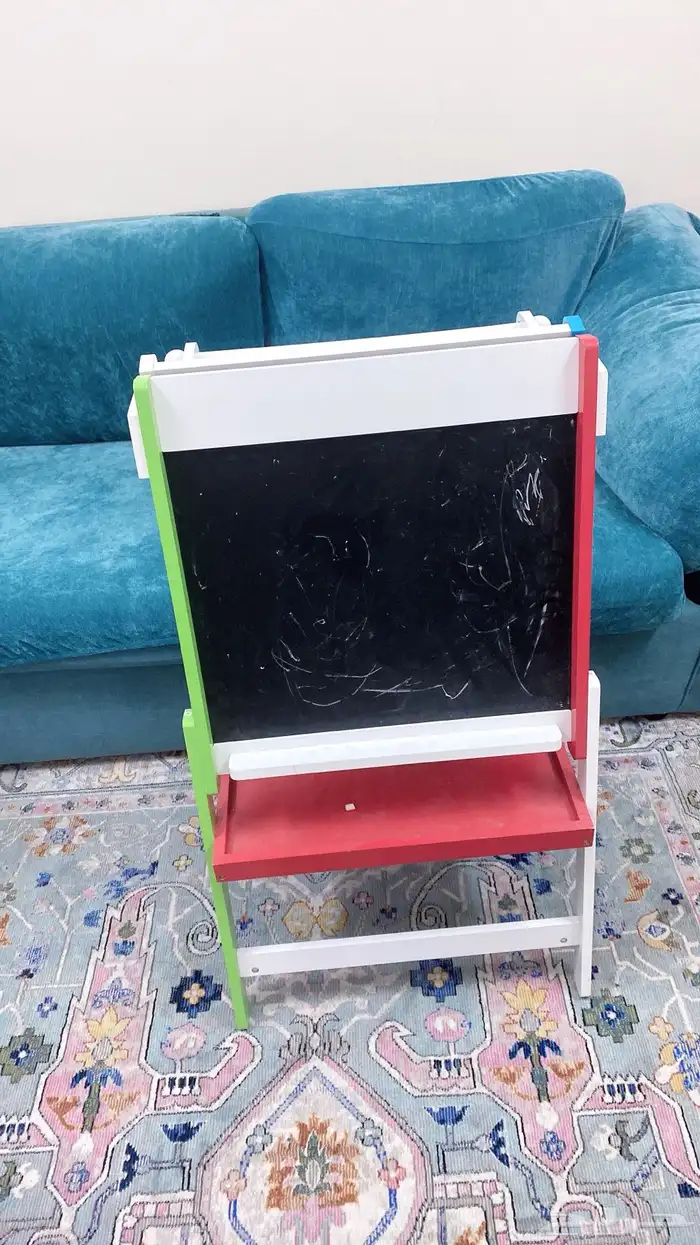 مكتب صغير وسبوره 3