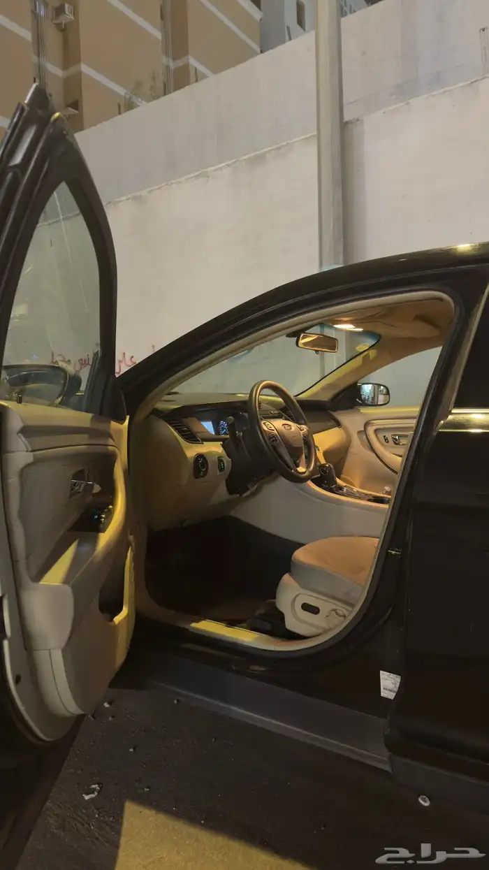 للبيع فورد تورس 2014 لون اسود 13