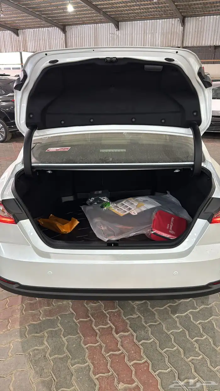 تويوتا كامري E بلس هايبرد 2025 11