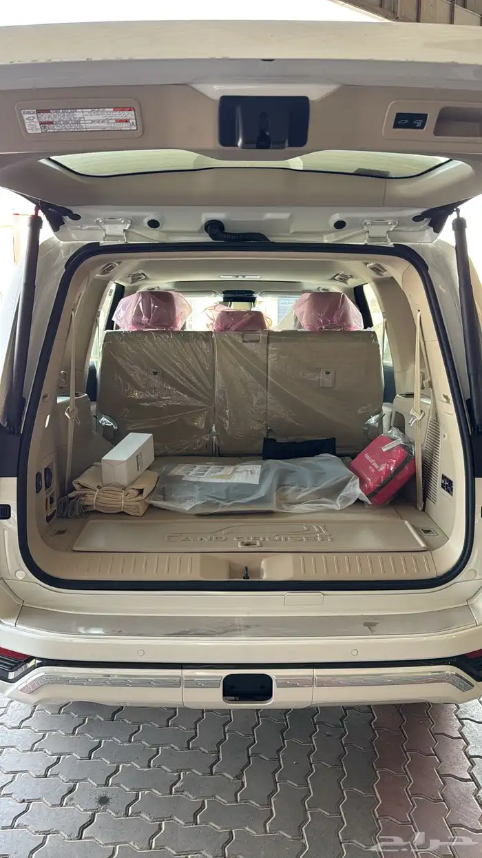 تويوتا لاندكروزر GXR3 بنزين 2026 13