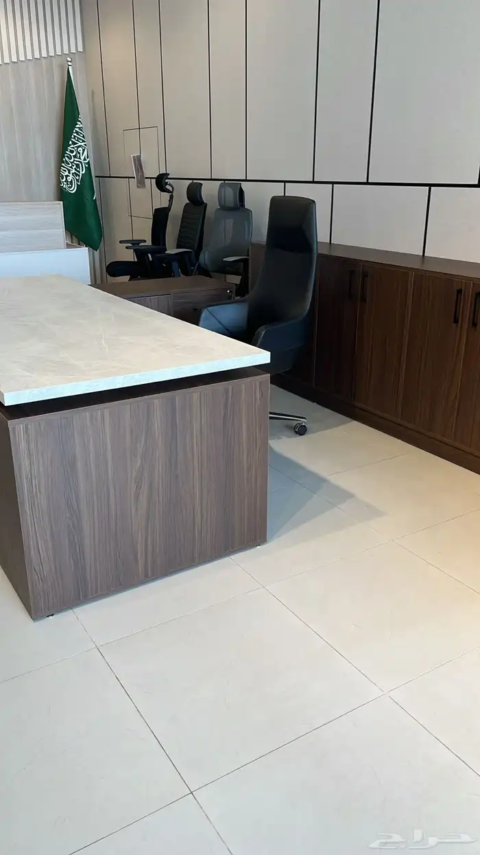 مكتب إداري فاخر   تصميم مودرن راق  مناسب للشركات الناشئة 2