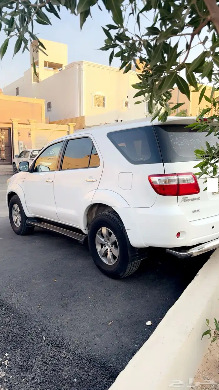 جيب فورتشنر 2010 ابيض تماتيك دبل 1