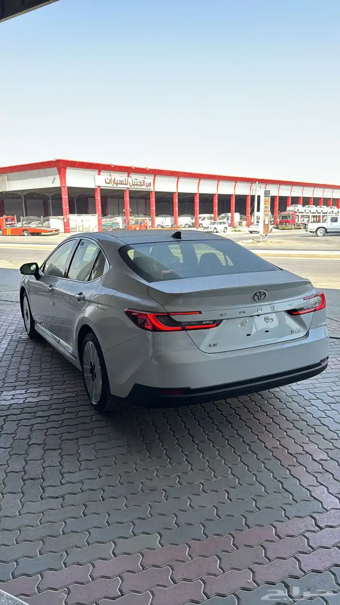 تويوتا كامري LE هايبرد 2025 3