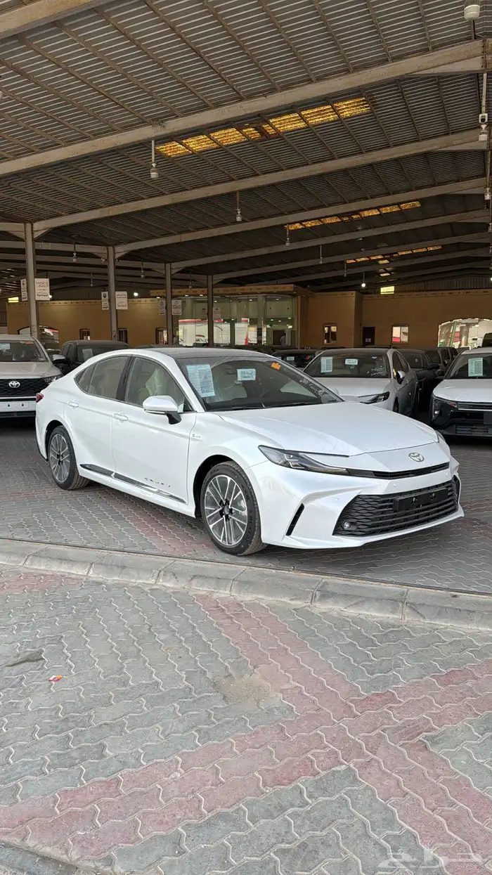 تويوتا كامري LE هايبرد 2025 0