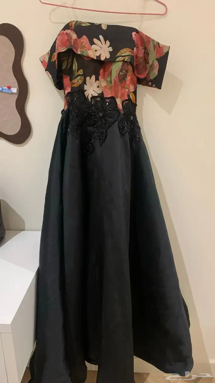 فستان ما انلبس الا مره وحده للبيع 0